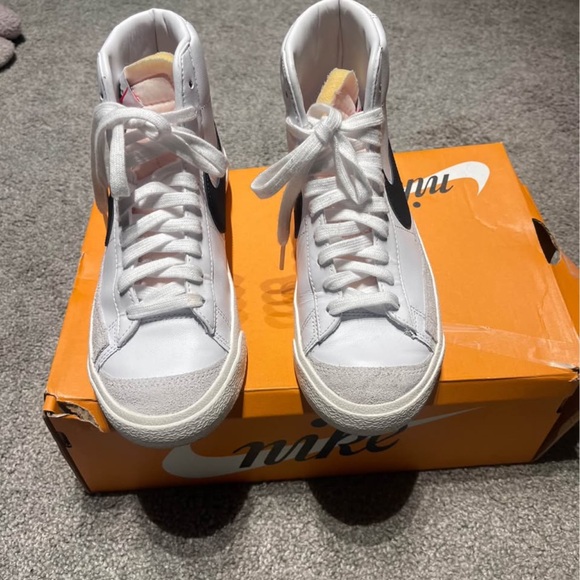 Nike Blazers woman's 7.5 6Y - Picture 3 of 3